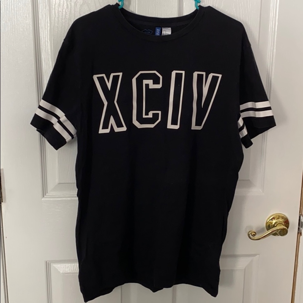 graphic tee